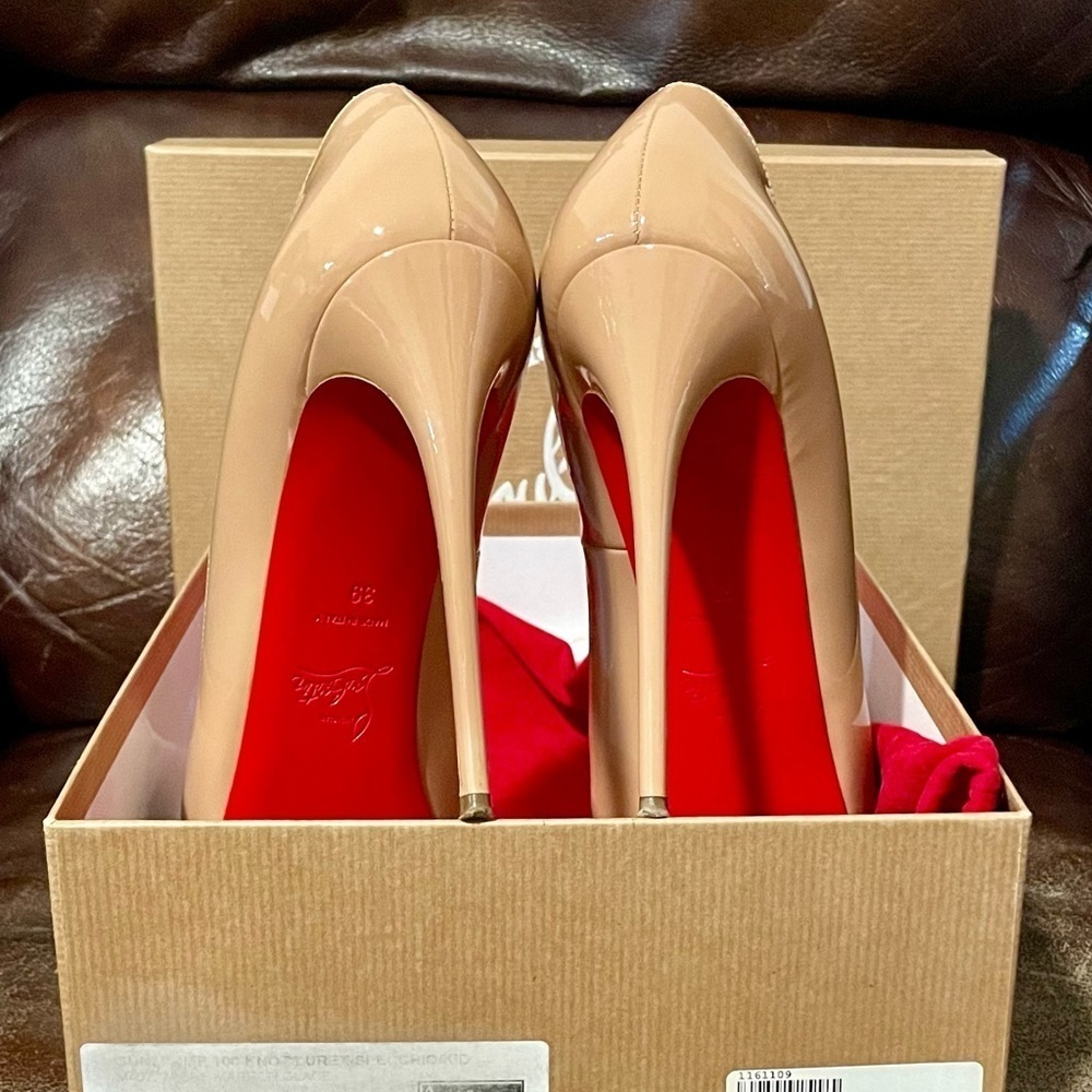 Christian Louboutin “New Very Prive” ultra glossy nude Patent EU 39 120mm